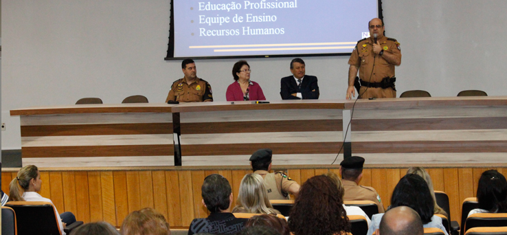 Comandante da Patrulha Escolar marca presena em reunio de diretores de escolas estaduais