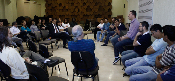 Membros da CNIC conhecem trabalho da Orquestra Cesumar