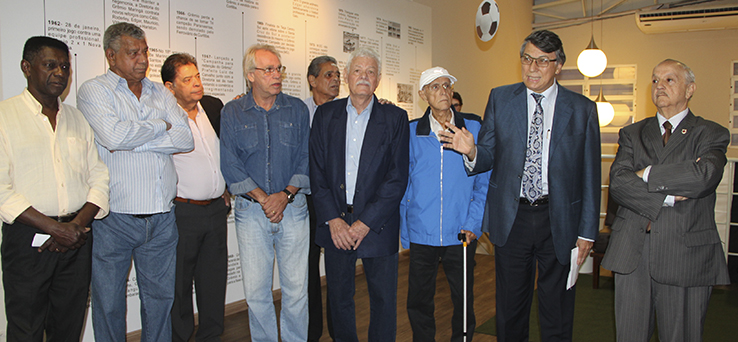 Ex-integrantes do Grmio Maring prestigiam abertura de exposio no Museu Unicesumar