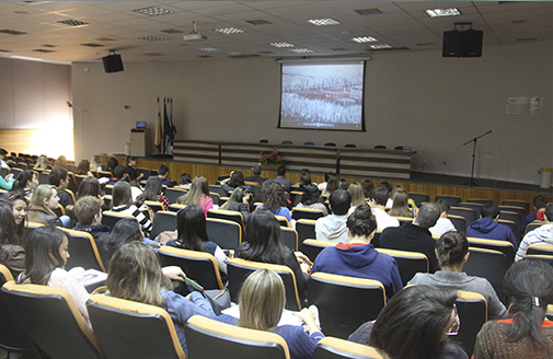 Estudantes de Direito da Unicesumar participam do Projeto "Direito e Cinema"