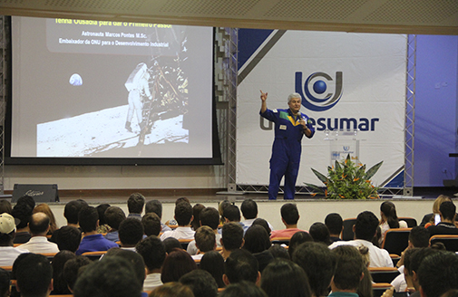Astronauta Marcos Pontes fala sobre superao na Unicesumar