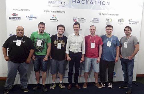 Equipe da Unicesumar vence Hackathon Paranatic 2015