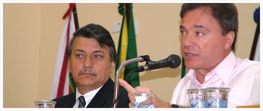 Senador lvaro Dias fala sobre educao no Cesumar
